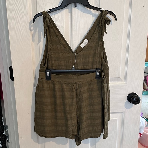 Bobeau Olive Sleep & Lounge Set - Picture 2 of 4